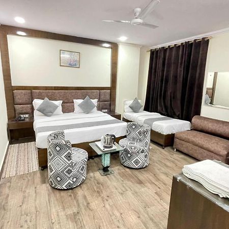Hotel Radiance Delhi Kültér fotó