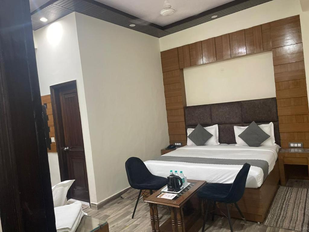 Hotel Radiance Delhi Kültér fotó