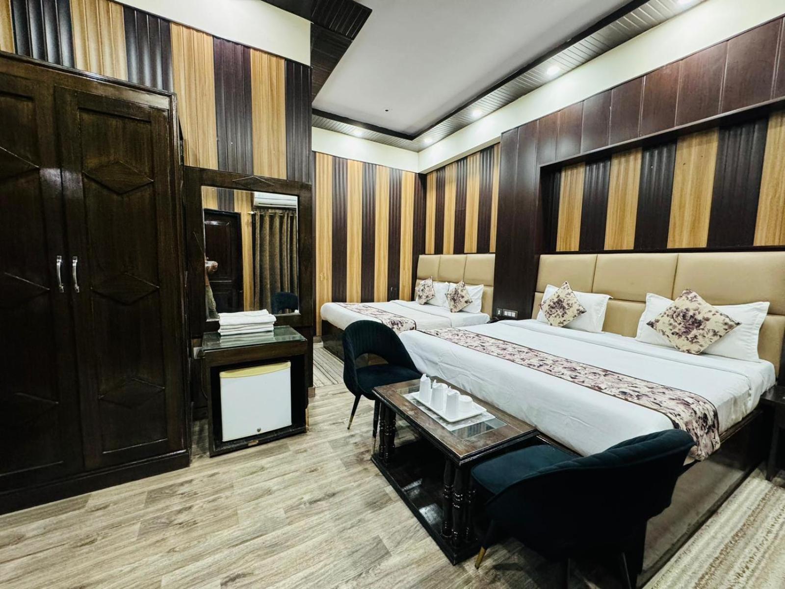 Hotel Radiance Delhi Kültér fotó