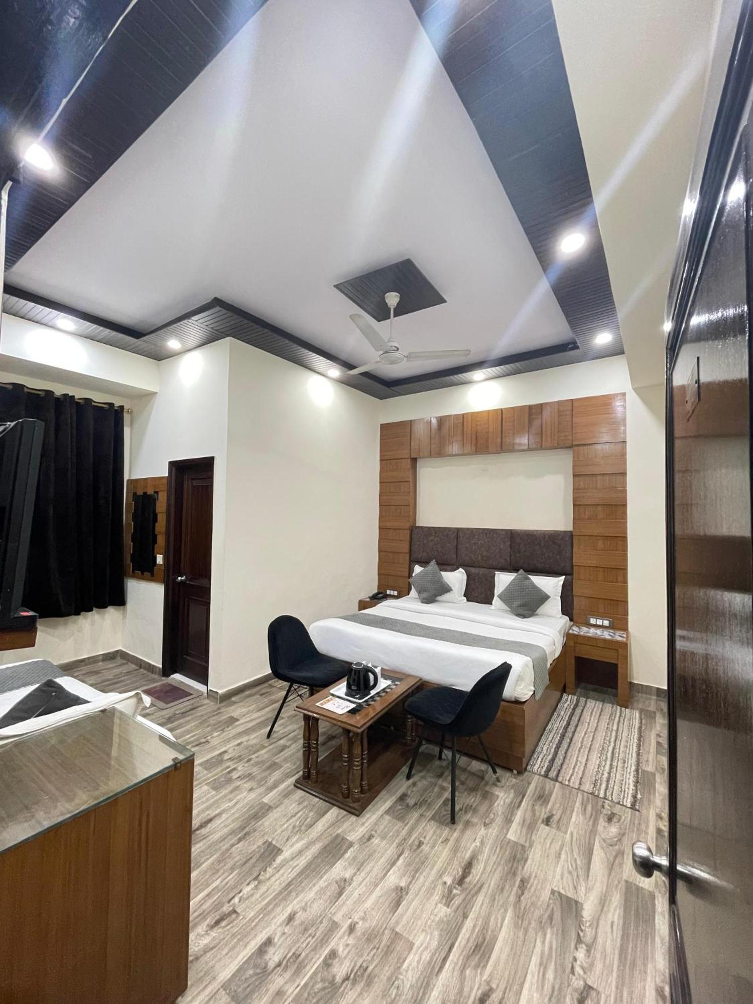 Hotel Radiance Delhi Kültér fotó