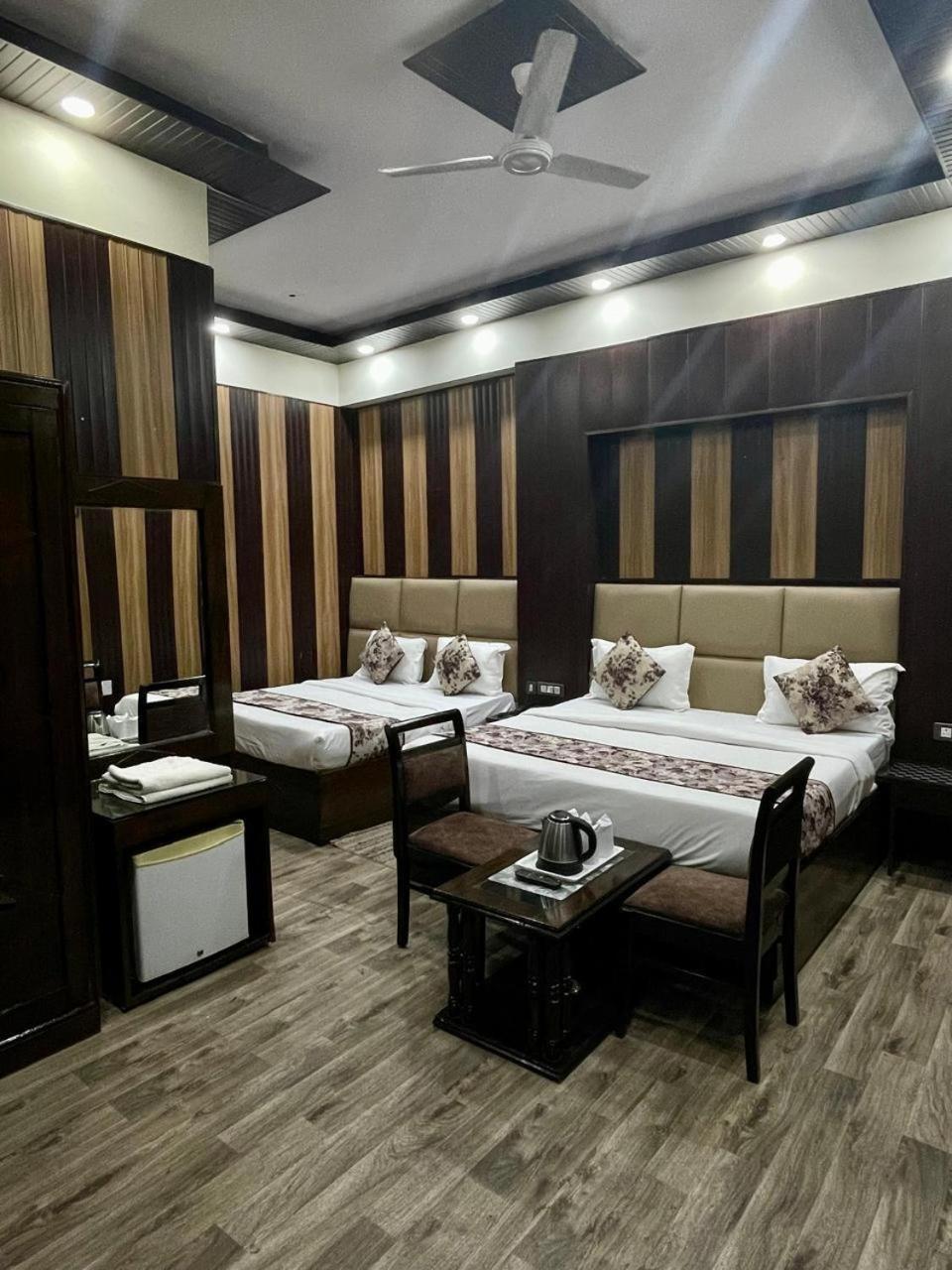 Hotel Radiance Delhi Kültér fotó