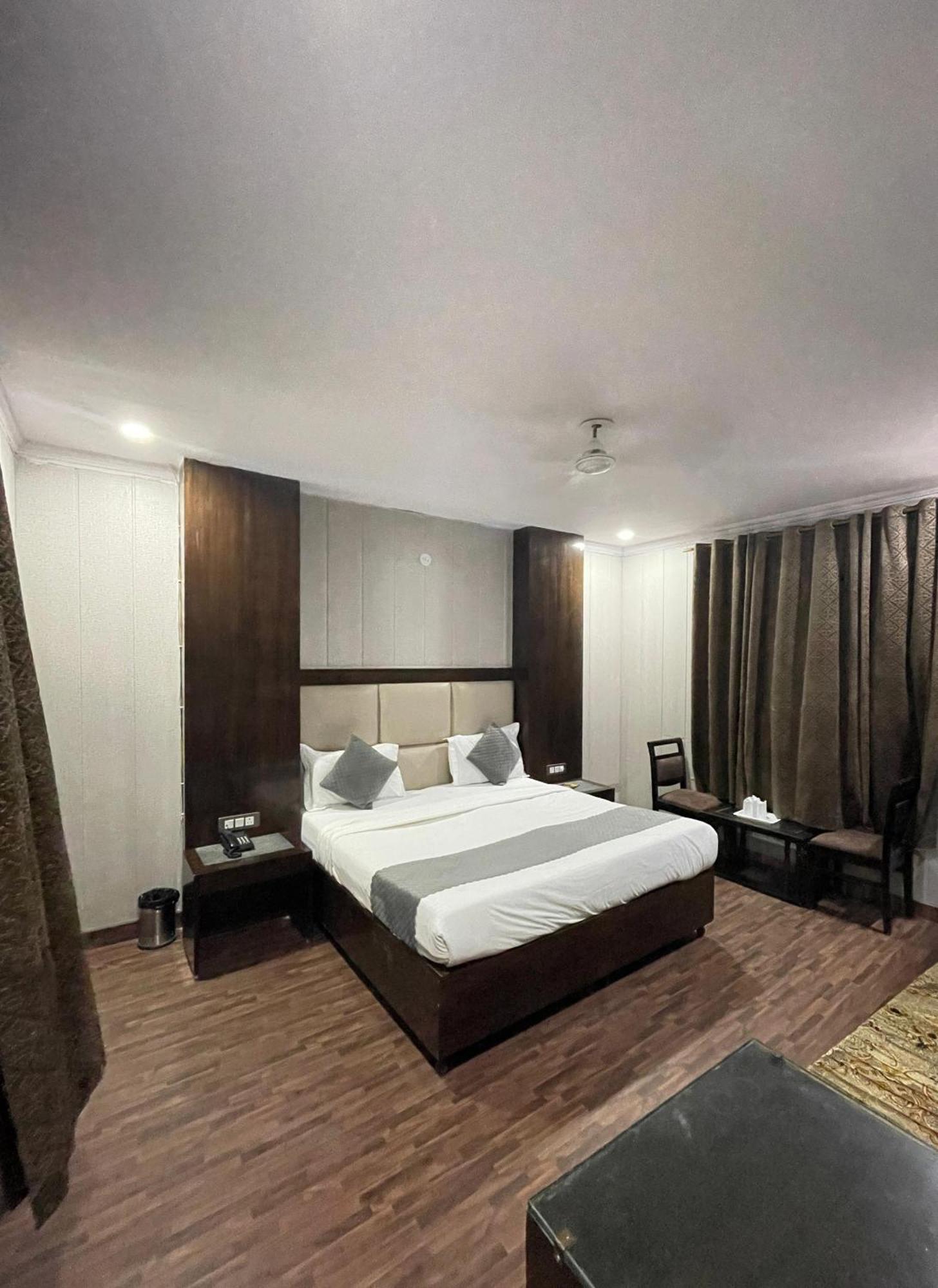 Hotel Radiance Delhi Kültér fotó