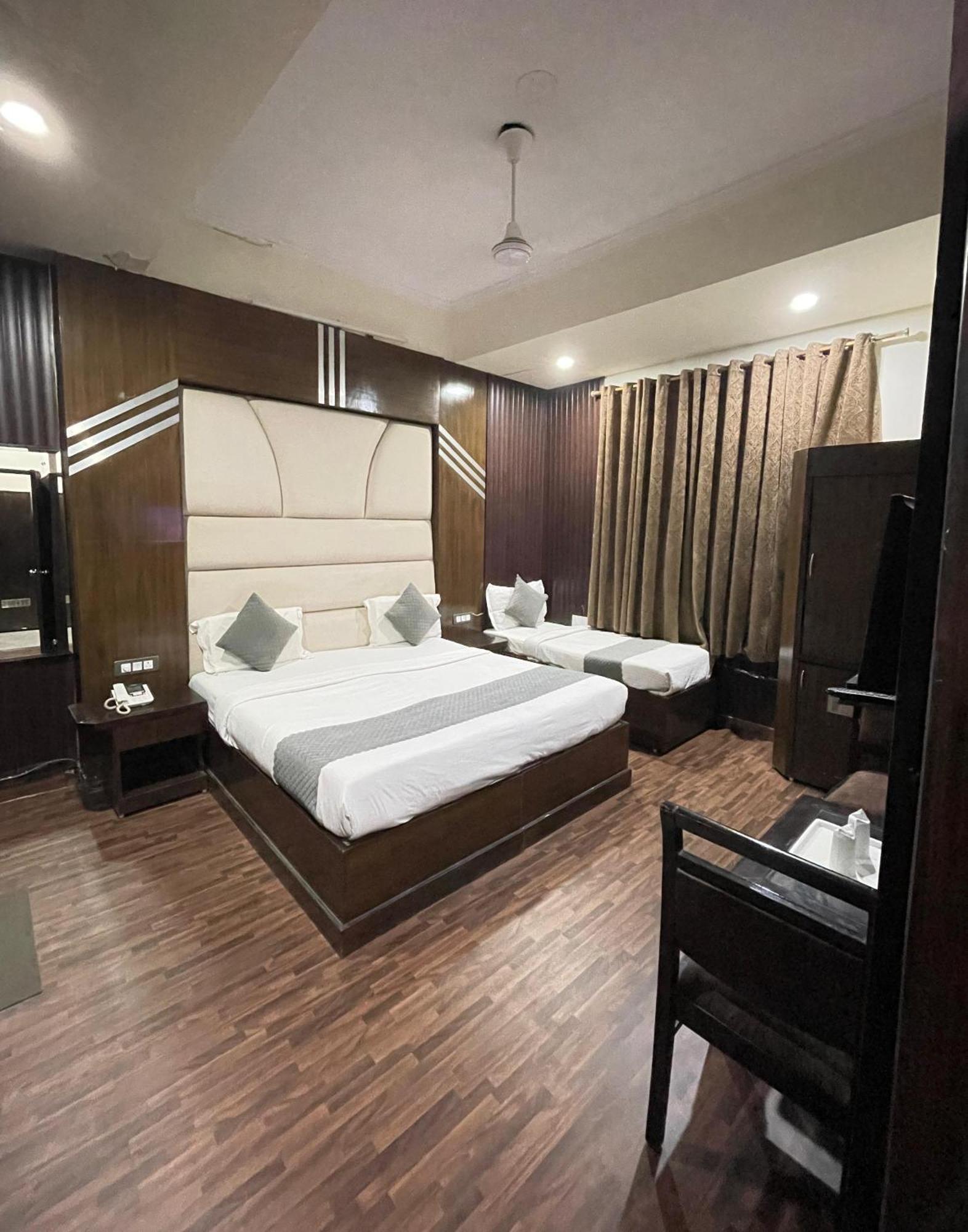 Hotel Radiance Delhi Kültér fotó